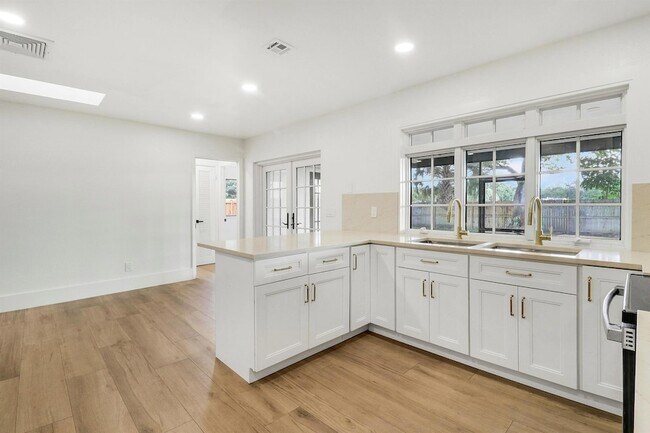 Foto del edificio - 1009 Alamanda Dr