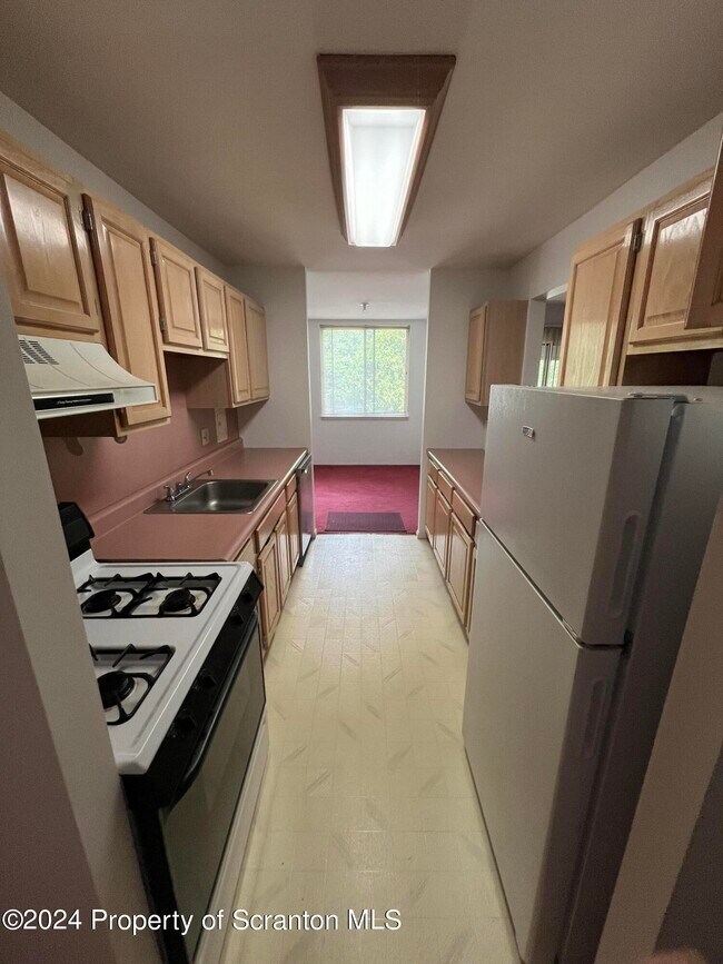Building Photo - 1409 Summit Pointe