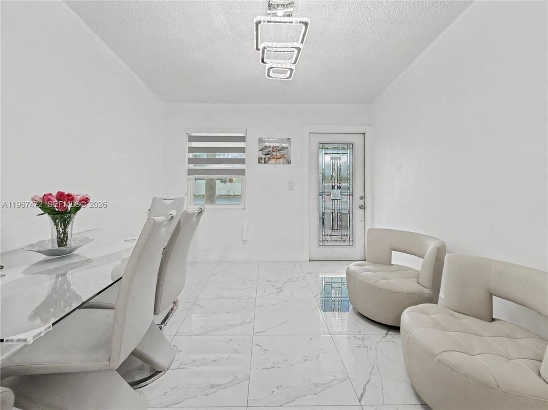 Foto del edificio - 9560 NW 32nd Ave