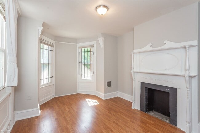 Building Photo - 5 br, 2 bath Duplex - 2225 N CAMAC ST Unit 2