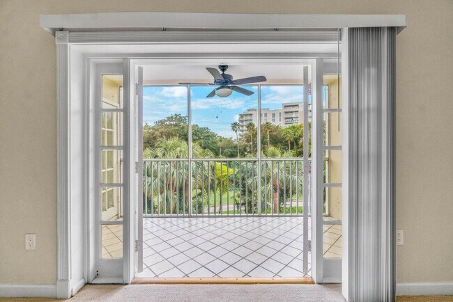 Foto del edificio - 200 E Royal Palm Rd