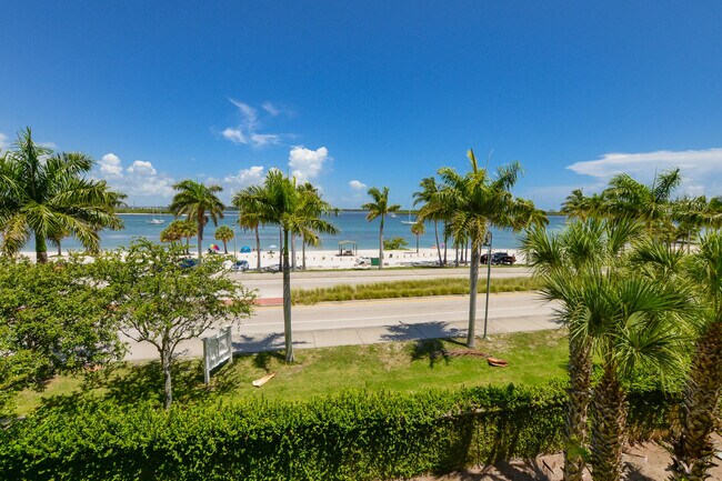 Foto del edificio - 35 Harbour Isle Dr W