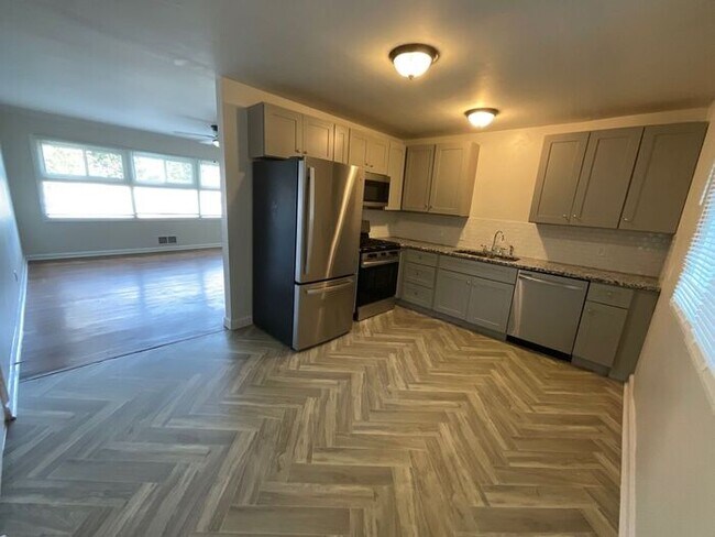 Foto del edificio - 3011 Horse Shoe Dr