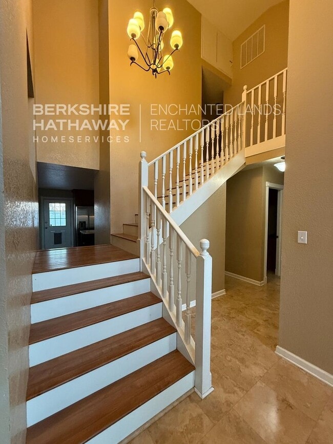 Building Photo - 5 Bedroom, 3 Bathroom on 1 Acre, Water &  ...