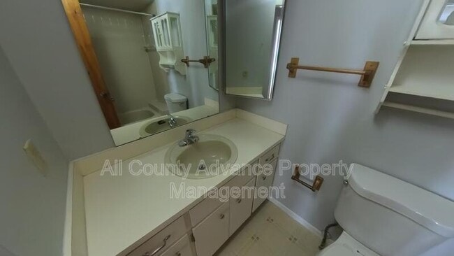 Building Photo - 6189 Chesham Dr