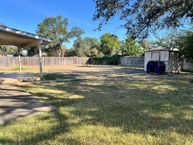 Building Photo - 104 Tallwood Dr