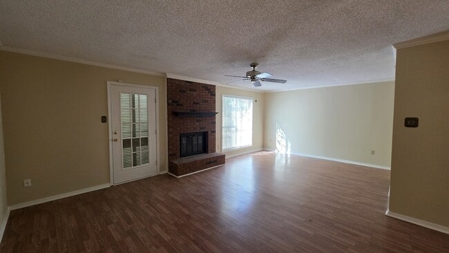 Building Photo - 3089 S Wesley Ct