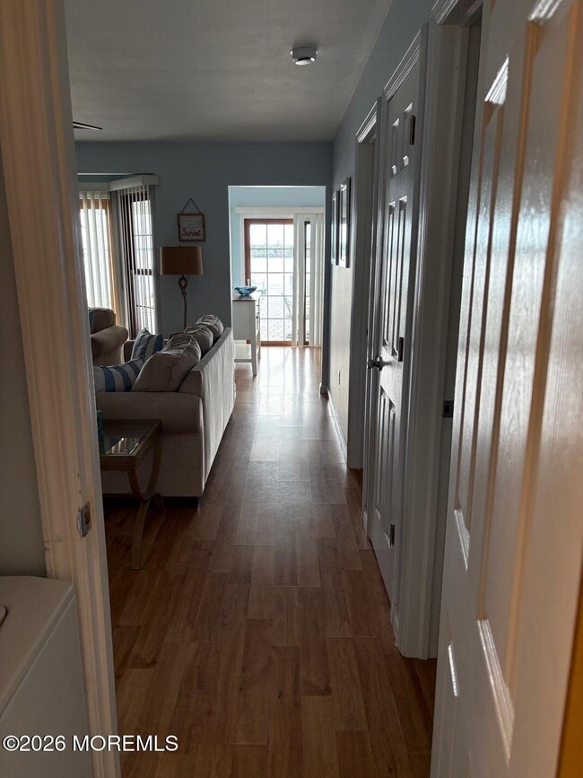 Building Photo - 11 Harborside Dr W