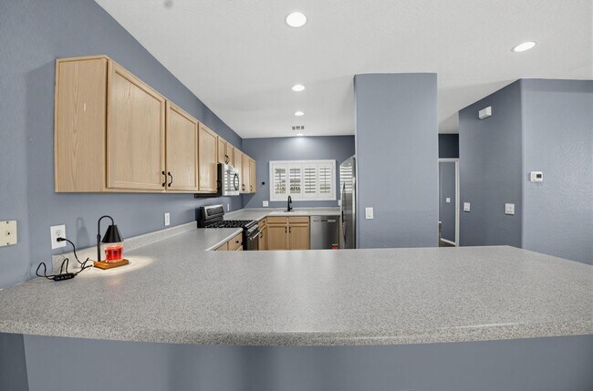 Building Photo - 205 N 74th St