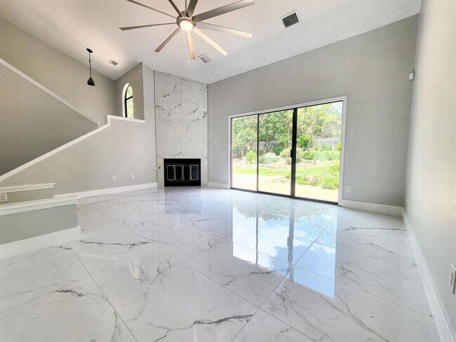 Foto del edificio - Beautiful and Spacious 4 BR / 3 BA Home fo...