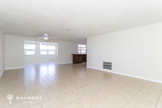 Foto del edificio - 7125 Sandalwood Dr