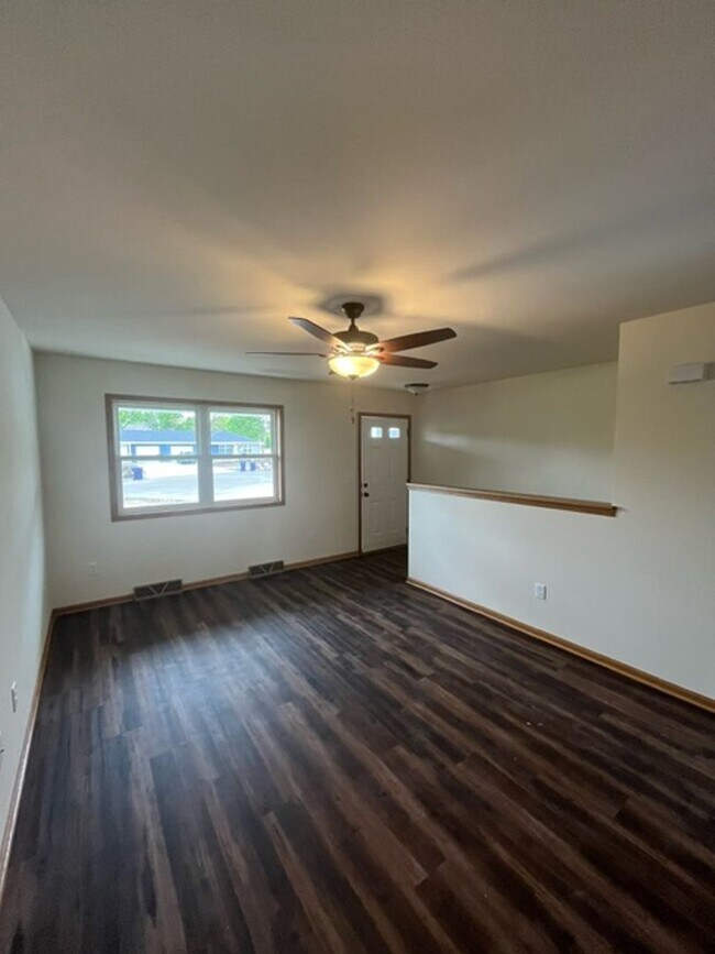 Building Photo - 519