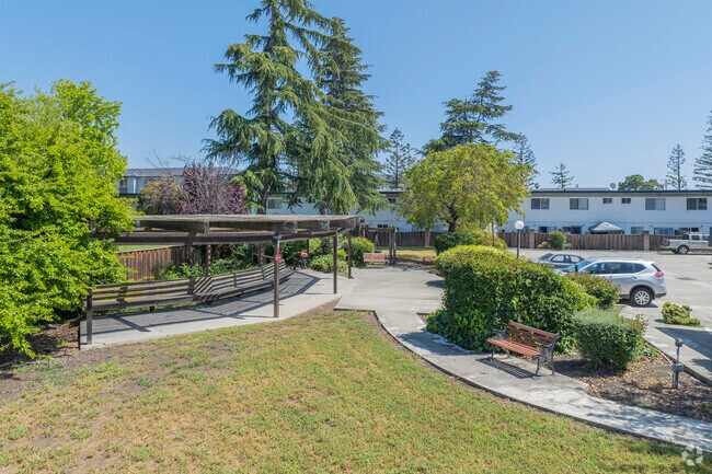 Espacio del parque - 29300 Dixon St