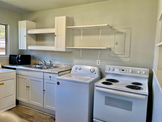 Building Photo - 2Bed/1Bath Duplex South Chattanooga