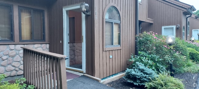Building Photo - 908 Scenic Ln