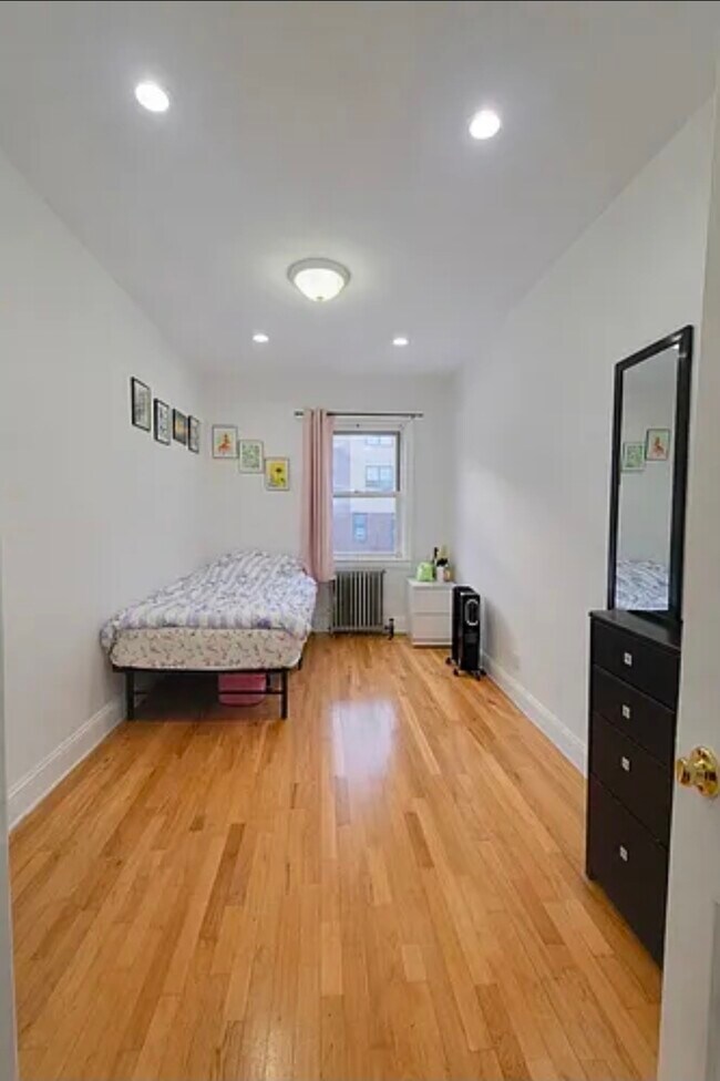 Foto del edificio - 23-39-39 93rd St