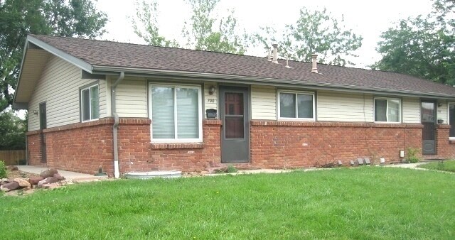 Primary Photo - 700/702 South Lashley Lane