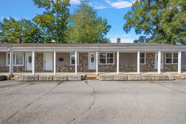 Foto del edificio - 5155 Girard Dr