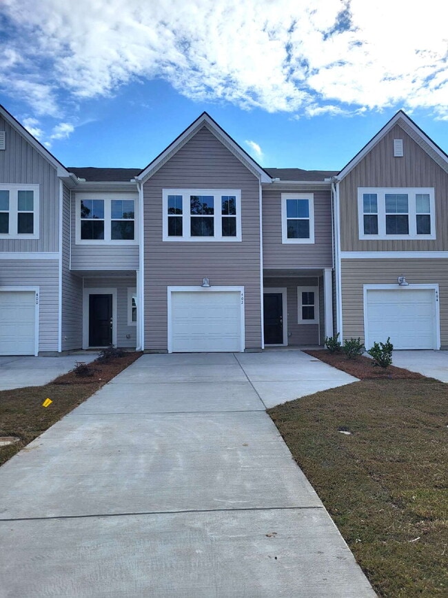 Foto del edificio - "Brand New 3-Bed Home with 2.5 Baths on Tiliwa Street – Your Summerville Sanctuary Awaits!"