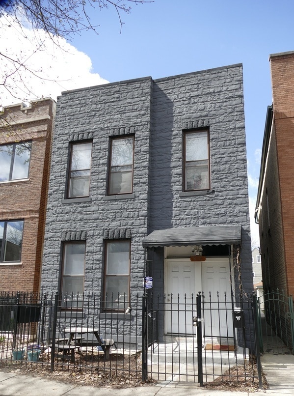 Building Photo - 834 N Mozart St