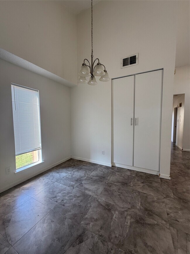 Foto del edificio - 12550 Newbrook Dr