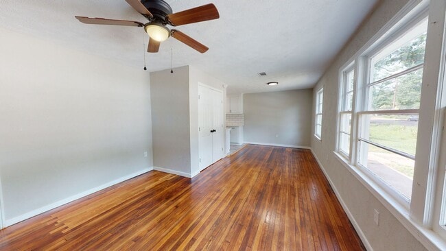 Foto del edificio - This 3 bed /2 bath in the Broadmoor Community is ready for you!