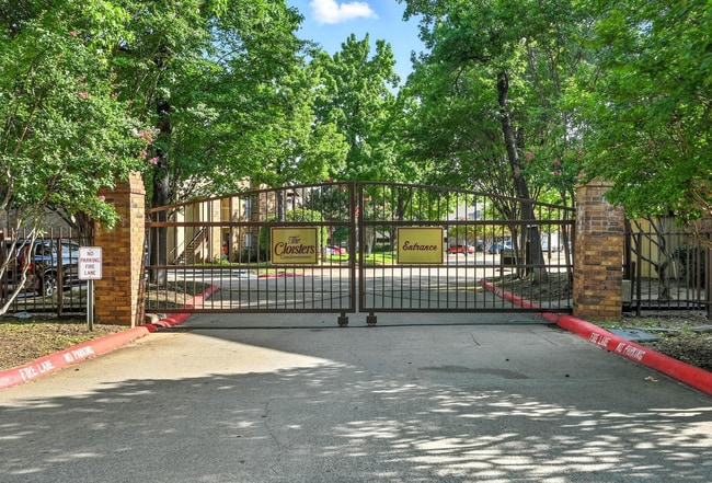 Building Photo - 2106 Rainbow Dr