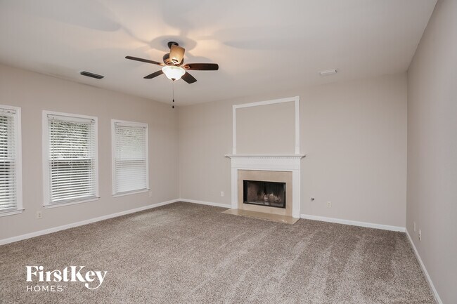 Foto del edificio - 3215 Maple Terrace Dr