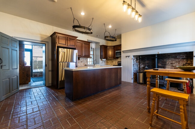 Cocina 1 - 2200 Strickler Rd