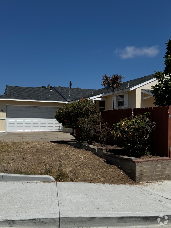 Building Photo - 701 Salot Ave