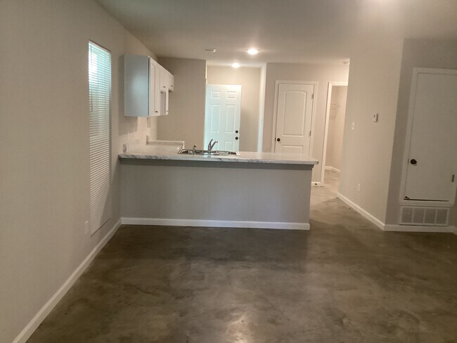 Foto del edificio - 4367 Suncrest Dr