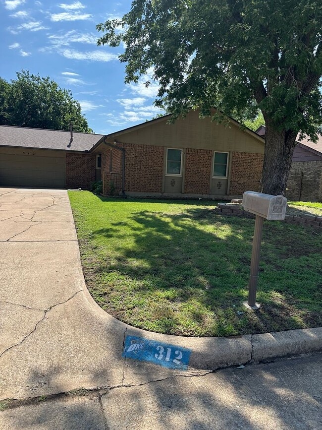 Photo - 312 S Avery Dr House