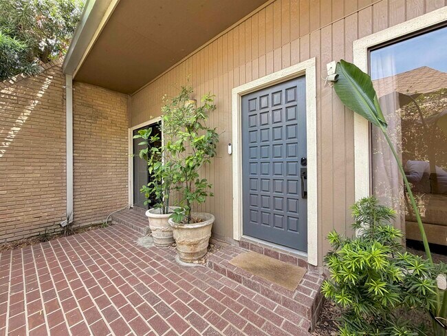Foto del edificio - 1 Weatherwood Rd