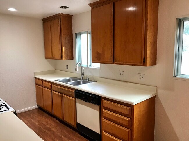 Foto del edificio - 316 E Imperial Ave