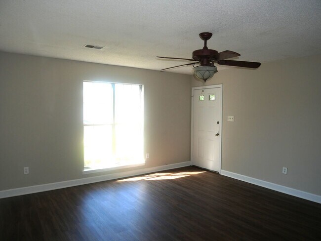 Foto del edificio - 10066 Williford Dr