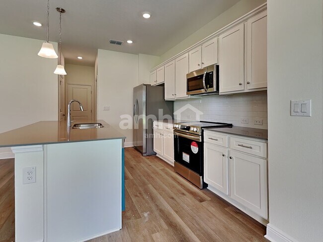 Foto del edificio - 27189 St Andrews Ave