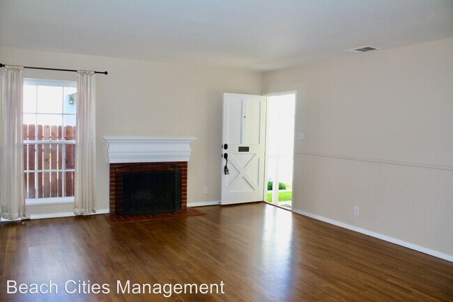 Building Photo - 3153 N Los Coyotes Diagonal