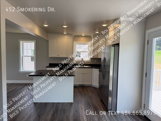 Foto del edificio - 452 Smokering Dr