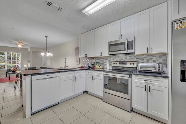 Building Photo - UCF Condo Utilities included