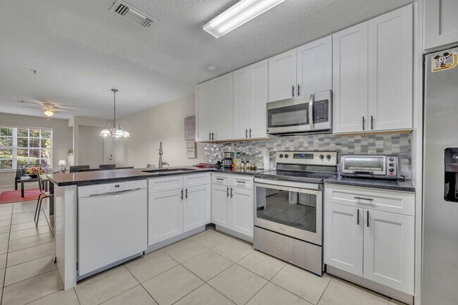 Foto del edificio - UCF Condo Utilities included