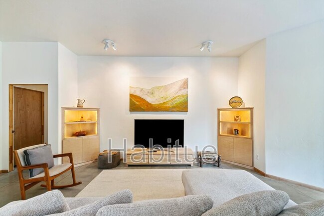 Foto del edificio - 6172 N Pierce Park Ln