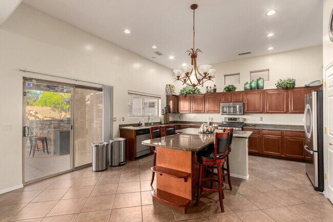 Building Photo - 5420 W Sunland Ave
