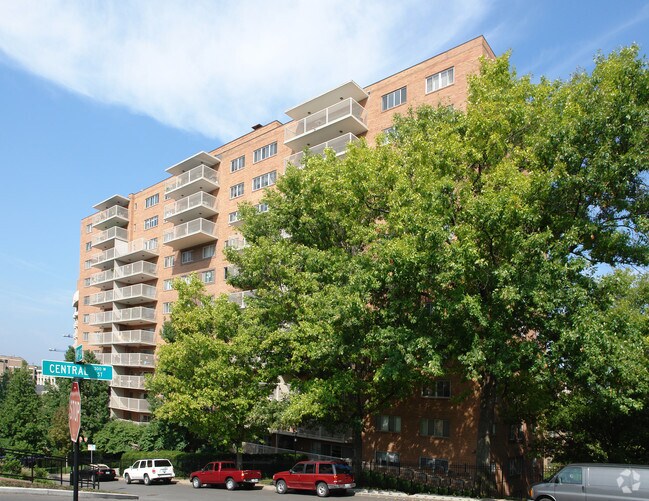 Wornall Plaza Apartments in Kansas City, MO