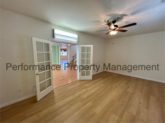 Building Photo - Stunning 5 Bed/3 Bath NW Bakersfield Home ...
