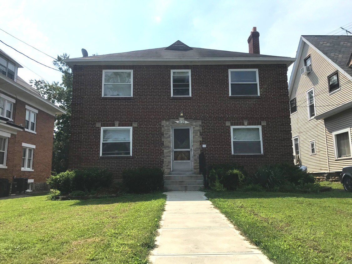 Primary Photo - 4220 Forest Ave