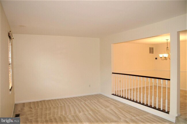 Building Photo - 10133 Valentino Dr