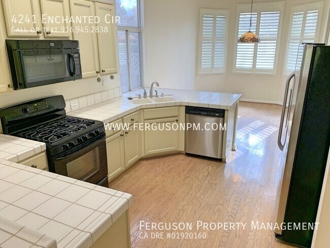 Foto del edificio - 4241 Enchanted Cir