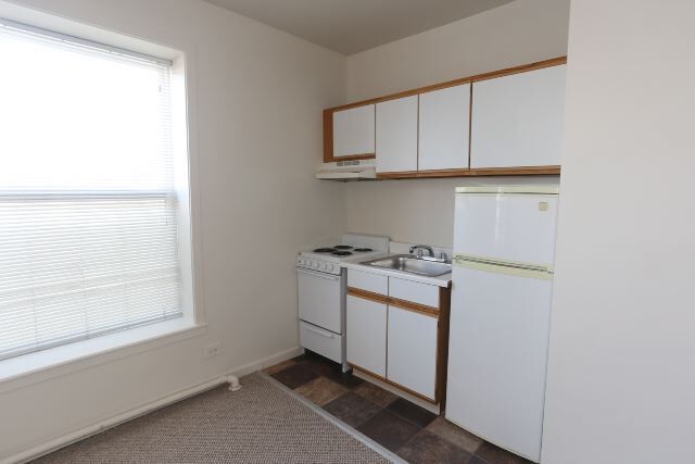 Foto del edificio - 3957 W Irving Park Rd