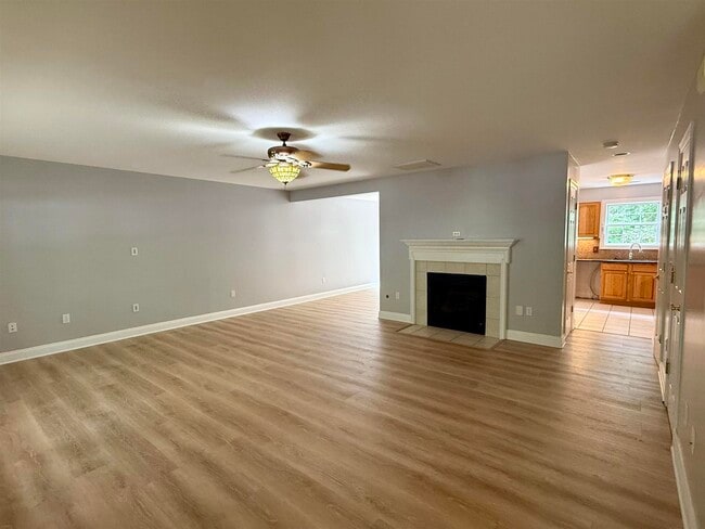 Foto del edificio - 575 Oak Tree Blvd NW