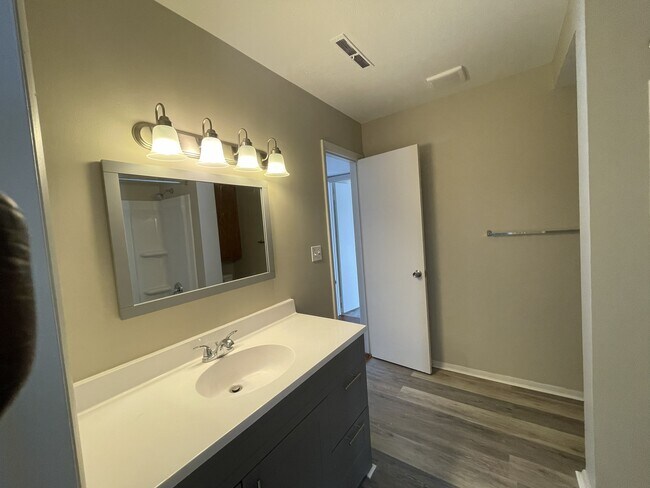 Foto del edificio - 1562 Mac Dr